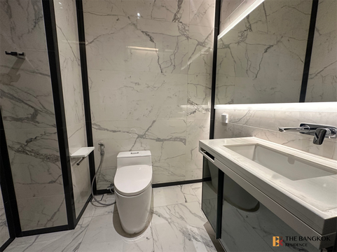 The Bangkok Thonglor Convenient Travel, Great Value per Square Meter near BTS Thong Lo