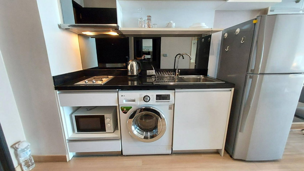 picture For Rent: Sky Walk Condominium - Studio 37 sq.m., 27th Floor, Great View, Near BTS Phra Khanong (Ref: 132628) - 3/11