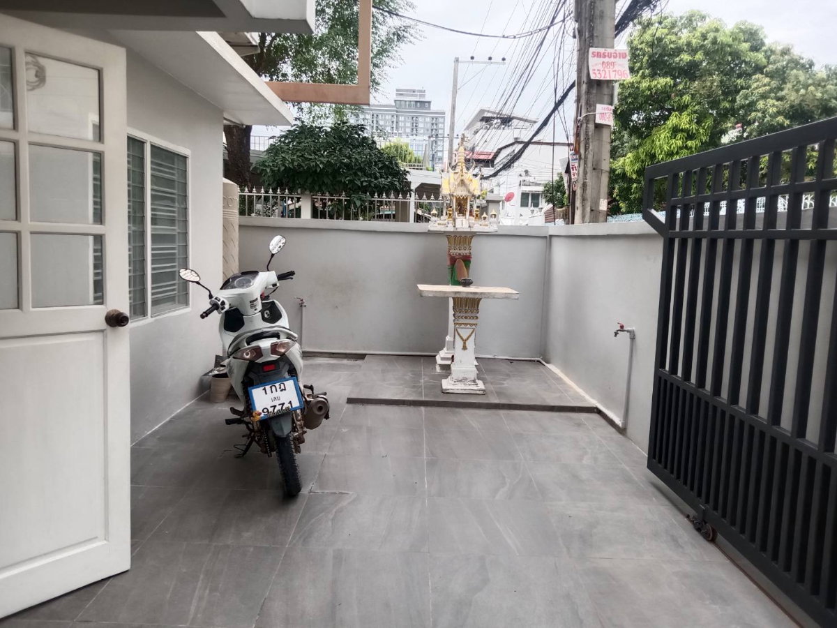 picture House for rent near MRT Sutthisan Tel.0999983897  - 3/31