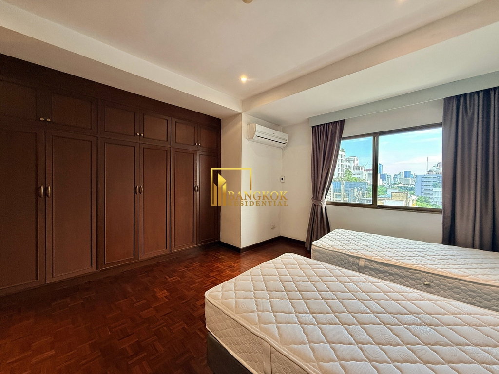 รูป Spacious 3 Bedroom Apartment For Rent in Phrom Phong Area - BR21180AP - รูปที่ 22/44