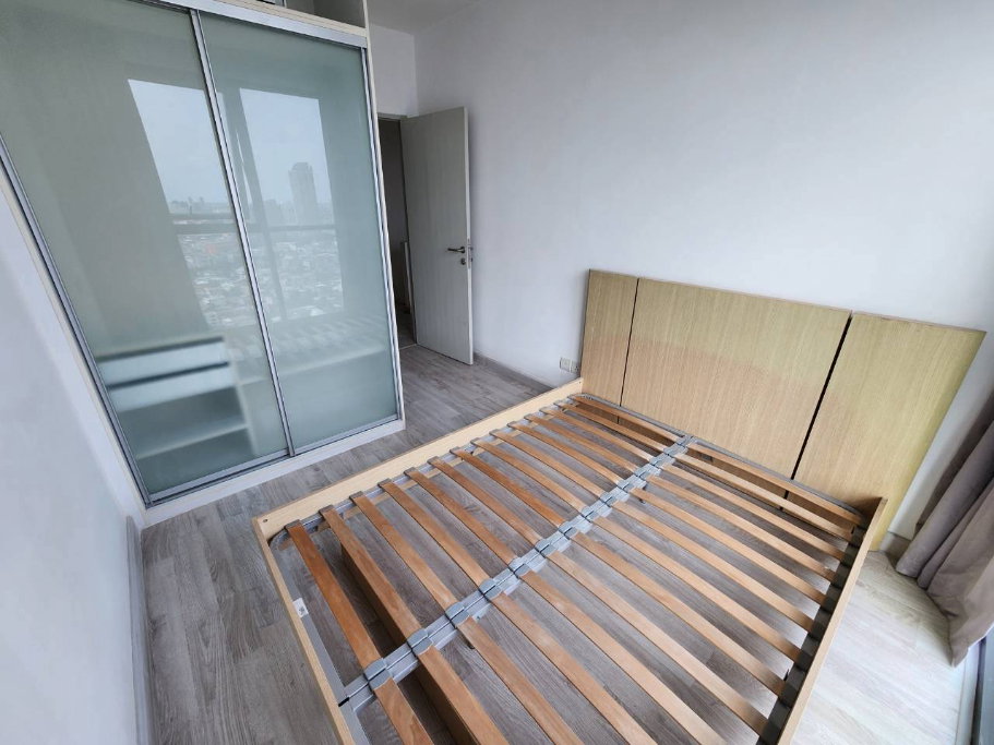 รูป ขาย คอนโด IDEO Mobi Sathorn (ไอดีโอ โมบิ สาทร) ติด BTSกรุงธนบุรี ห้อง Duplex ชั้นสูงวิวเมือง 61.29 ตร.ม.2 ห้องนอน 2 ห้องน้ำ เพียง 7.5 ล้านบาท!  - รูปที่ 24/40