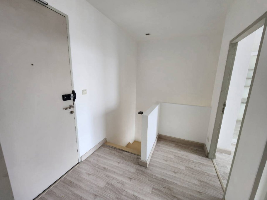 รูป ขาย คอนโด IDEO Mobi Sathorn (ไอดีโอ โมบิ สาทร) ติด BTSกรุงธนบุรี ห้อง Duplex ชั้นสูงวิวเมือง 61.29 ตร.ม.2 ห้องนอน 2 ห้องน้ำ เพียง 7.5 ล้านบาท!  - รูปที่ 22/40