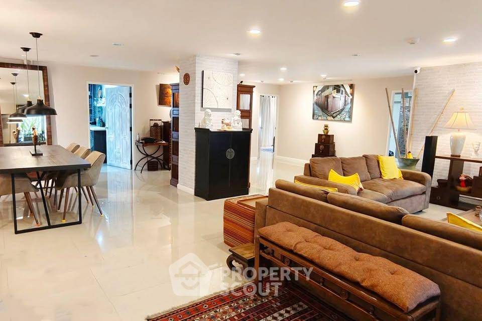 picture 3-BR Condo at Beverly Tower near ARL Makkasan (ID 3161048) - 2/38