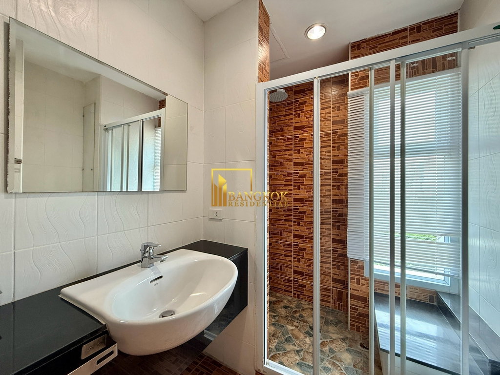 รูป Spacious 3 Bedroom Apartment For Rent in Phrom Phong Area - BR21180AP - รูปที่ 23/44