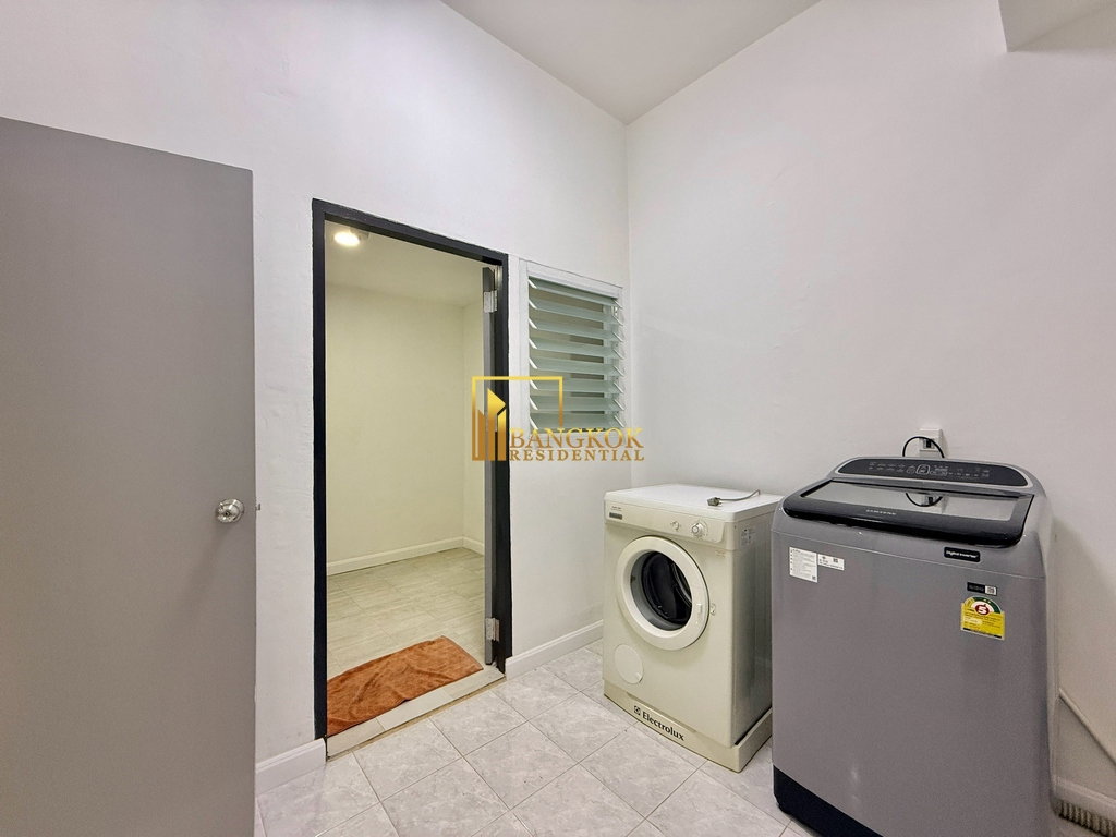 รูป Spacious 3 Bedroom Apartment For Rent in Phrom Phong Area - BR21180AP - รูปที่ 27/44