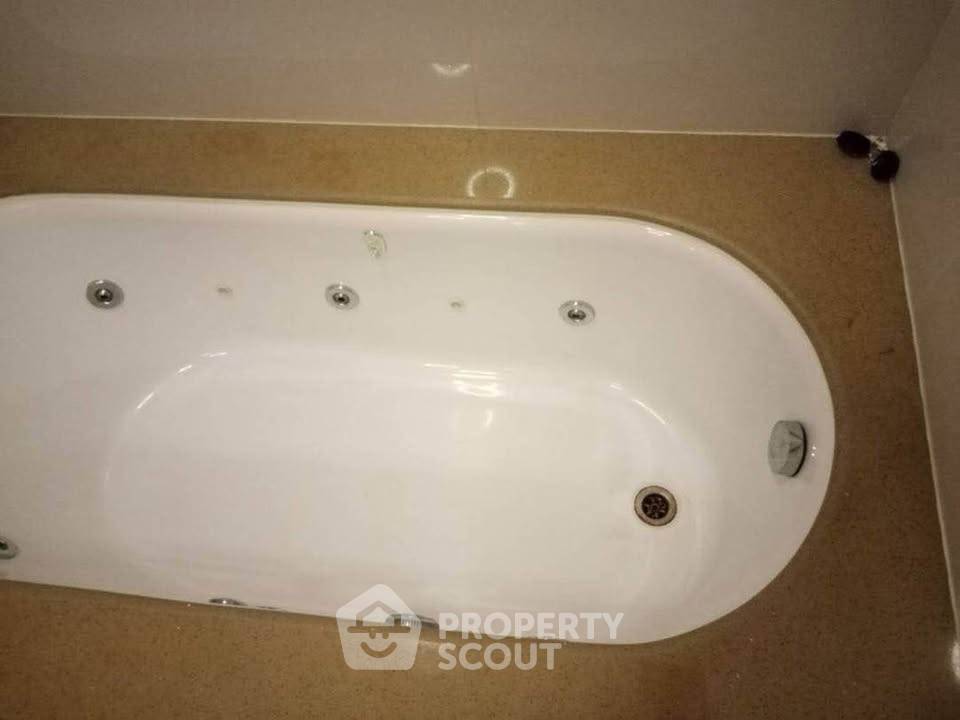 picture 100 Metres To BTS Ratchathewi | 1-BR At The Address Phathumwan (ID 3143867) - 9/9