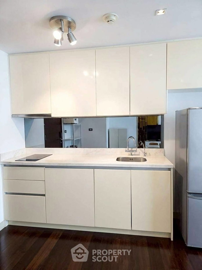 picture 1-BR Condo at Quad Silom Condominium near MRT Sam Yan (ID 3277825) - 8/9
