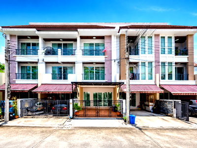 ทาวน์โฮม กรุงเทพมหานคร : ขาย ทาวน์โฮม 3 ชั้น ตกแต่งใหม่ทั้งหลัง | บ้านกลางเมือง เอสเซ้นส์ อ่อนนุช-วงแหวน