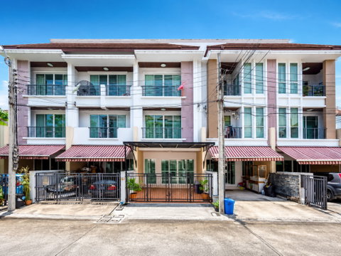 ขาย ทาวน์โฮม 3 ชั้น ตกแต่งใหม่ทั้งหลัง | บ้านกลางเมือง เอสเซ้นส์ อ่อนนุช-วงแหวน
