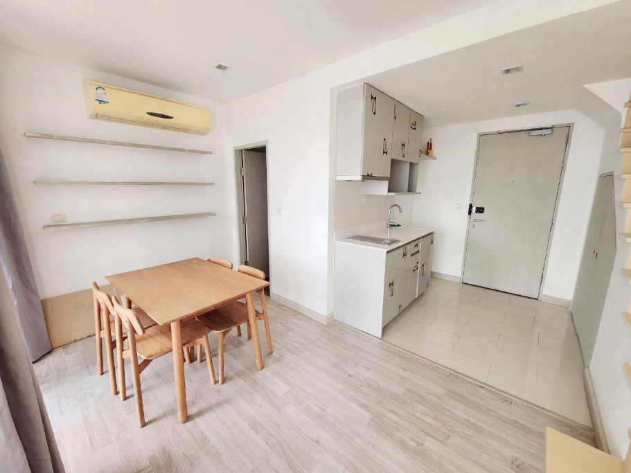 รูป ขาย คอนโด IDEO Mobi Sathorn (ไอดีโอ โมบิ สาทร) ติด BTSกรุงธนบุรี ห้อง Duplex ชั้นสูงวิวเมือง 61.29 ตร.ม.2 ห้องนอน 2 ห้องน้ำ เพียง 7.5 ล้านบาท!  - รูปที่ 2/40