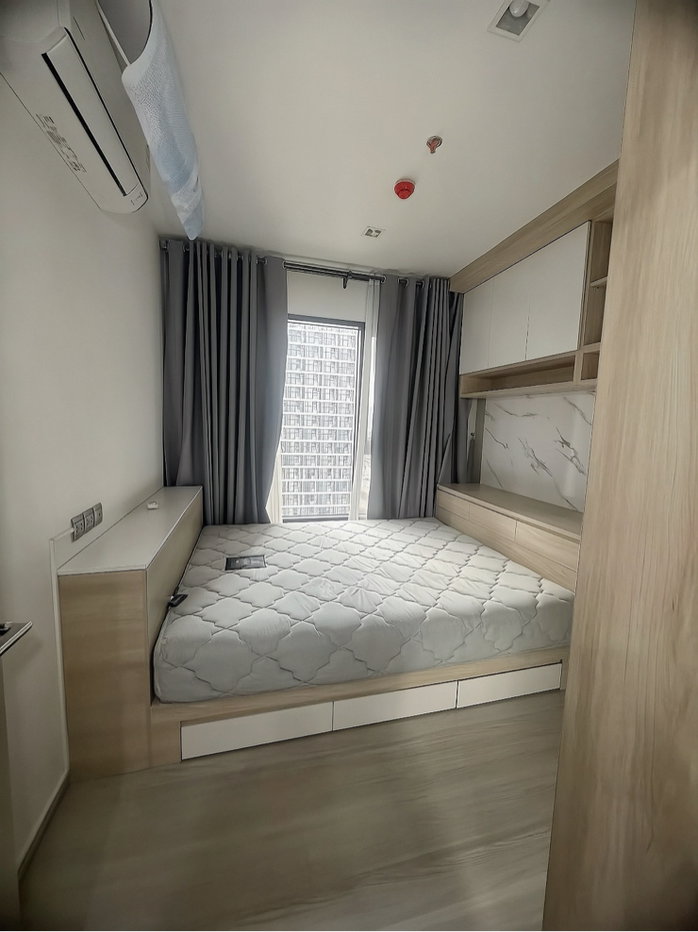 picture 🏙️ For Rent: Life Asoke Hype 🚆 Only 300 m from MRT Phra Ram 9! - 1/8