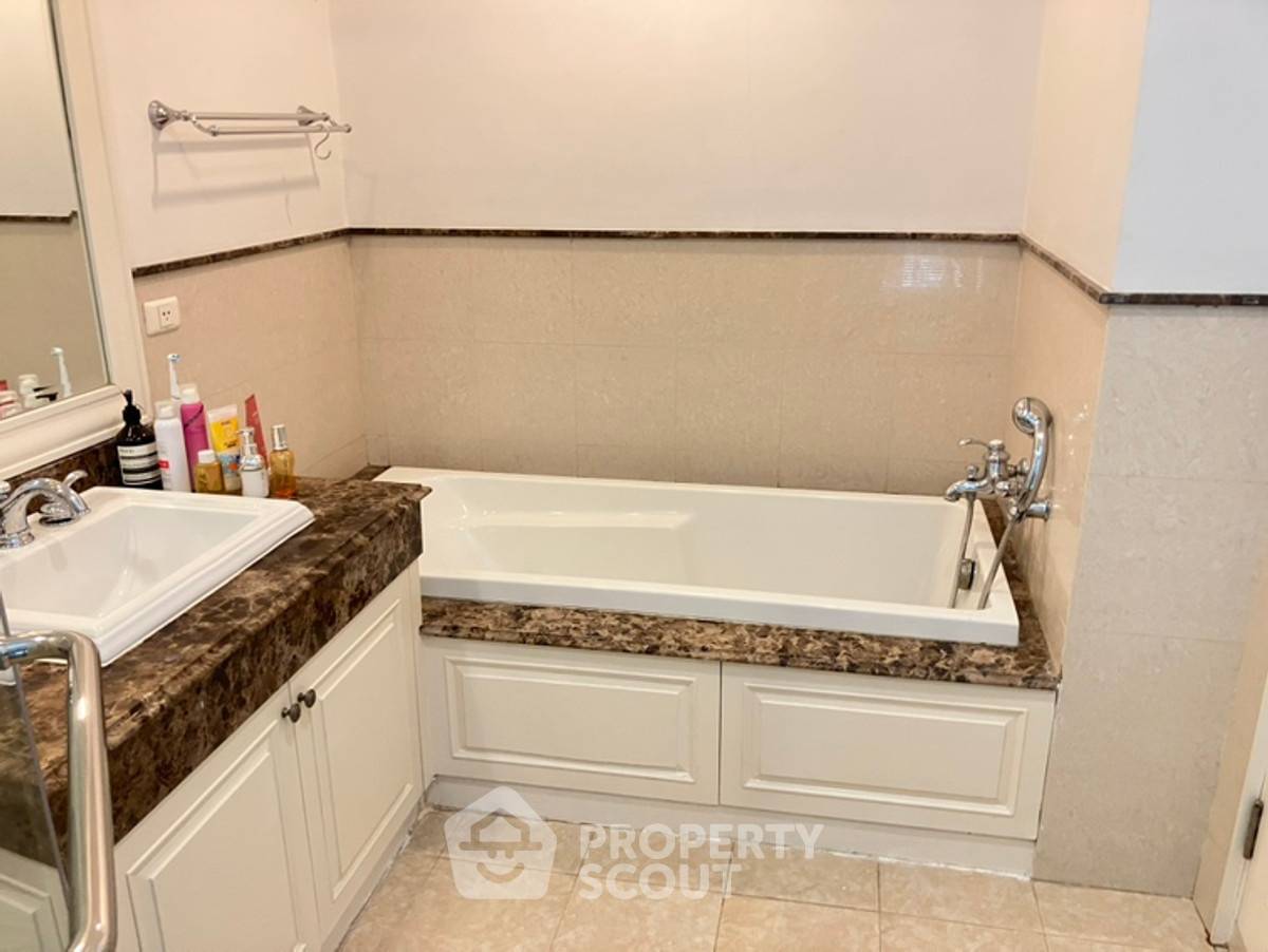 รูป ใกล้ BTS ทองหล่อ 300 ม. | คอนโด 2 ห้องนอน La Vie En Rose Place Condominium (ID 2841475) - รูปที่ 15/19