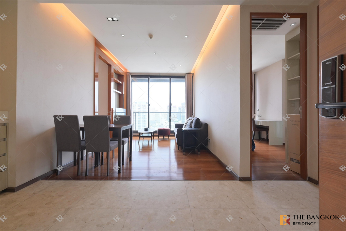 picture The Address Sukhumvit 28 near BTS Phrom Phong Move-in Ready, Just Bring Your Stuff - 6/10