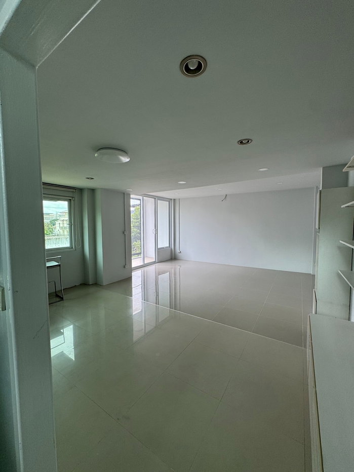 picture #HHR90 For Rent: 4-Story Home Office 📍 Town in Town - Pradit Manutham - 26/39