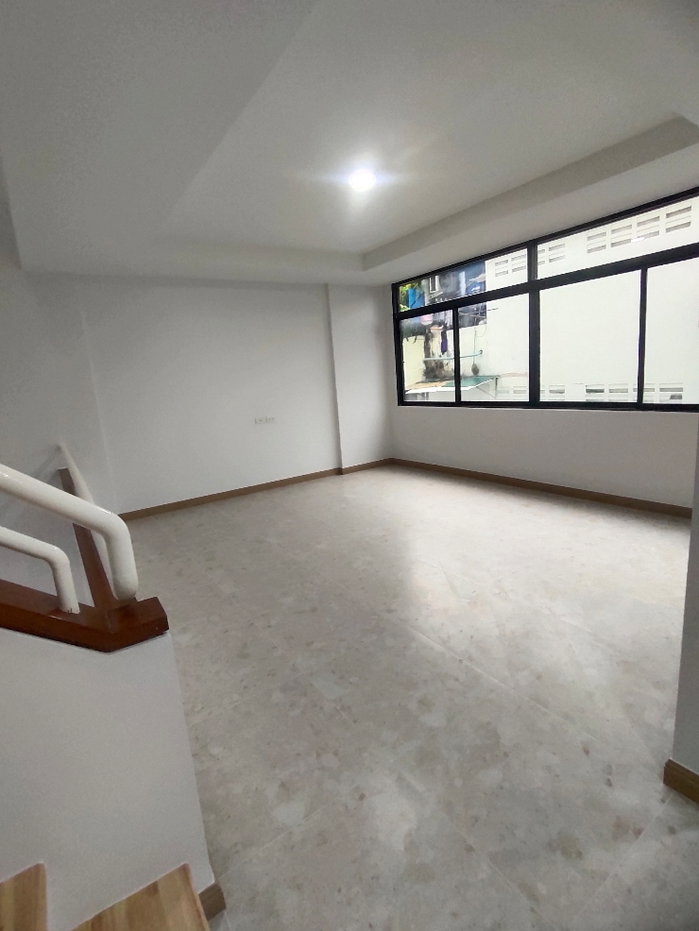 รูป 🔥 ขาย–เช่า! Rare Townhome 4 ชั้น ดีไซน์ Split-Level หายาก | Town in Town–ศรีวรา | 5BR 5BA - รูปที่ 19/27