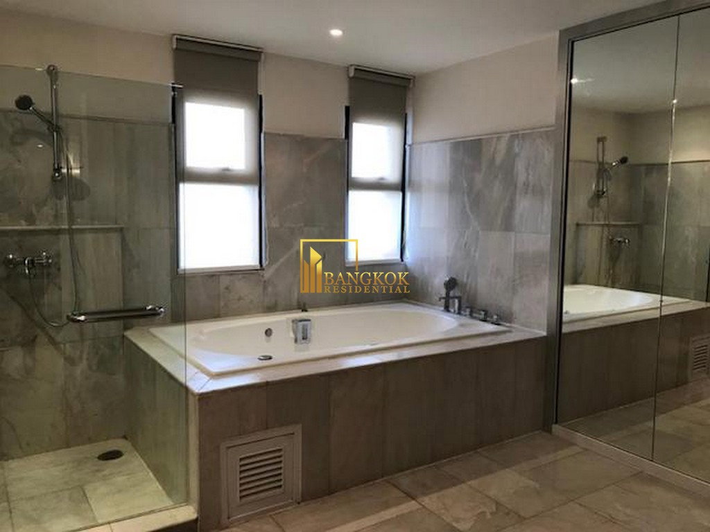 picture Modern 4 Bedroom Apartment in Central Phrom Phong Area - BR0251AP - 10/24