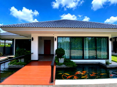 Houses for sale :  🏡 TWO SINGLE-STOREY POOL VILLAS FOR SALE ON A 1-RAI LAND PLOT