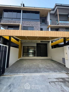 ทาวน์เฮาส์ 3 ห้องนอน พื้นที่ 224 ตร.ม. Landmark Ekamai-Ramindra (ID 3273550)