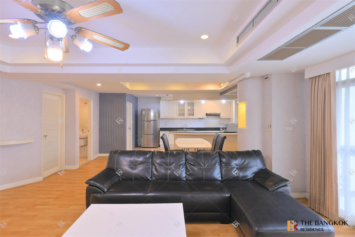 picture Royal Castle Sukhumvit near BTS Phrom Phong Easy Travel, Fully Utilized Space - 9/10
