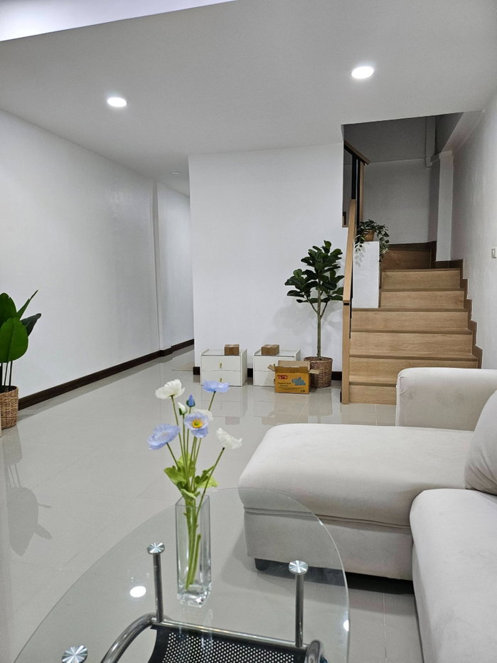 รูป ให้เช่า ทาวน์โฮม 3 ชั้น ปรับปรุงใหม่ อยู่ รัชดา-ห้วยขวาง - รูปที่ 6/19