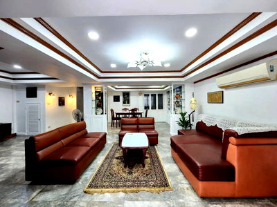 Townhouses for rent Srinakharinwirot University Prasanmit Campus : LTHC16129 - Pet-Friendly Townhouse for Rent Ekkamai 12 | 250 sq.m. | 5 Beds 4 Baths | Rooftop & Big Balcony | 50K