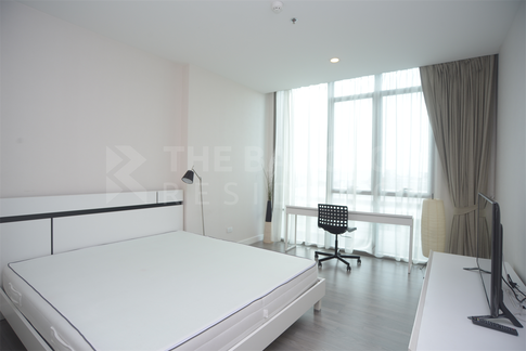 The Room BTS Wongwianyai near BTS Wongwian Yai Beautiful Room, Ready-to-move-in