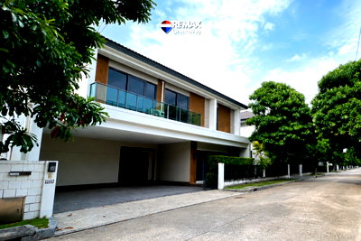 Houses for sale : Luxury Detached House for Sale | Centro On Nut–Suvarnabhumi | LUMINANCE | 256 SQ.M. | Corner-Adjacent Home