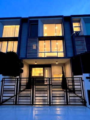 ขายทาวน์โฮม : 🏡 ขายทาวน์โฮมสไตล์ Modern โนวาลักซ์ Nova Luxx ใกล้ประชาอุทิศ 90 / สุขสวัสดิ์ 76