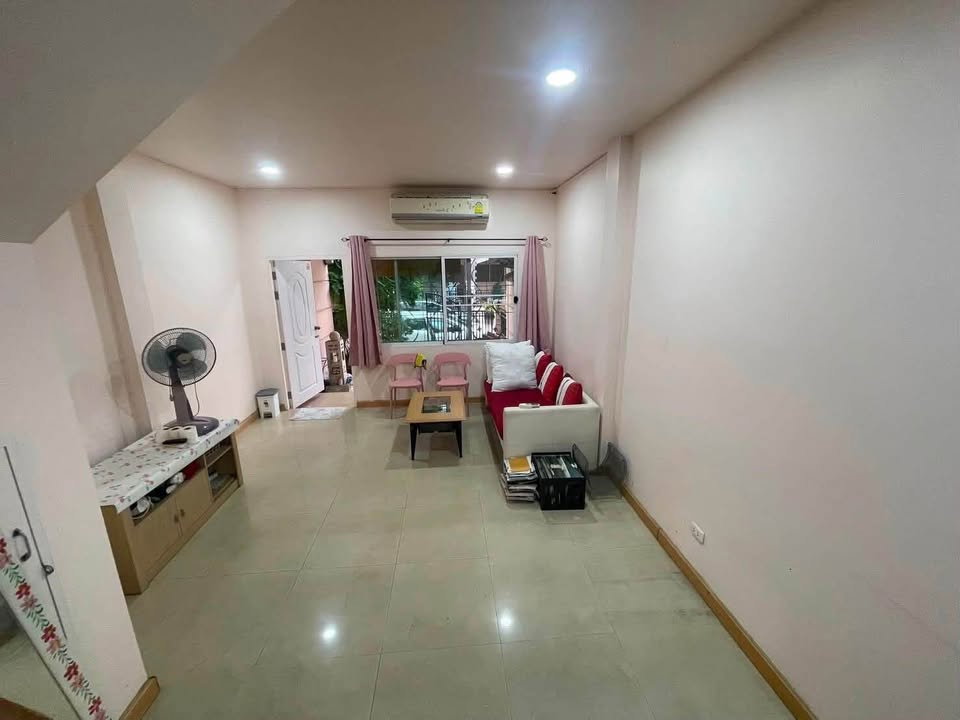 รูป ให้เช่า ทาวน์โฮม 3 ชั้น หมู่บ้านปริญลักษณ์ พระราม 2 | บ้านแปลงมุม | 4 ห้องนอน | Pet Friendly | ใกล้ Central Rama 2 - รูปที่ 4/15