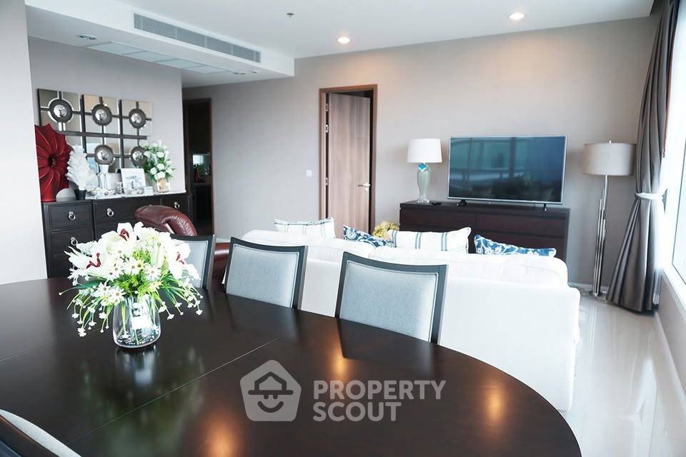 picture High-Floor 2-BR 99 Sqm At Menam Residences (ID 3147402) - 2/15
