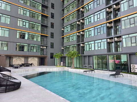 The Strand Indeed Condo คอนโดพร้อมอยู่ทำเลใจกลางศรีราชา จอง 0 บ. ฟรีค่าโอน+จดจำนอง+ส่วนกลาง* เริ่ม 1.29 ลบ. โทร 065-5639565 Line: @whitesand