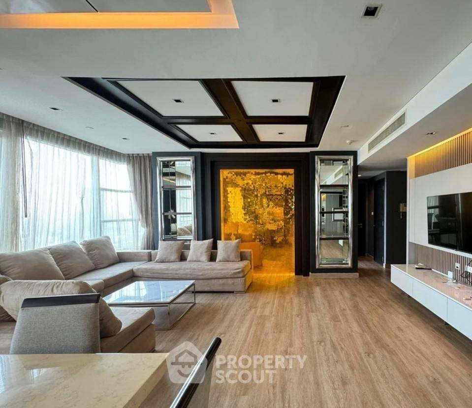 picture 24th-Floor 4-BR Fullerton Sukhumvit 400m To BTS Ekkamai (ID 2450482) - 1/12