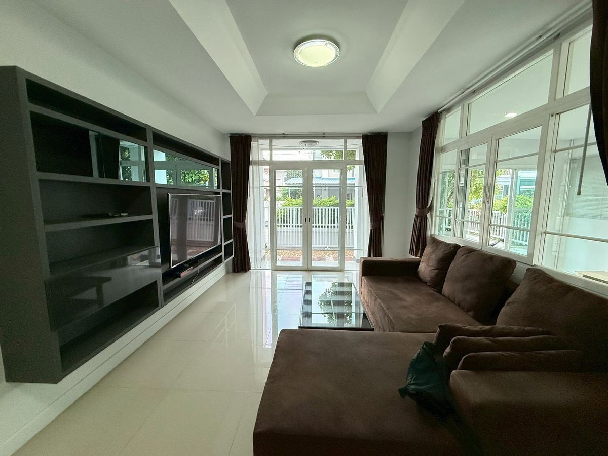 รูป #ให้เช่าบ้านเดี่ยว 2ชั้น หมู่บ้านเสนา วิลล์ รามอินทรา กม.8 Sena Ville Ramindra KM.8 มี 3ห้องนอน 3ห้องน้ำจอดรถได้ 2คัน - รูปที่ 3/20
