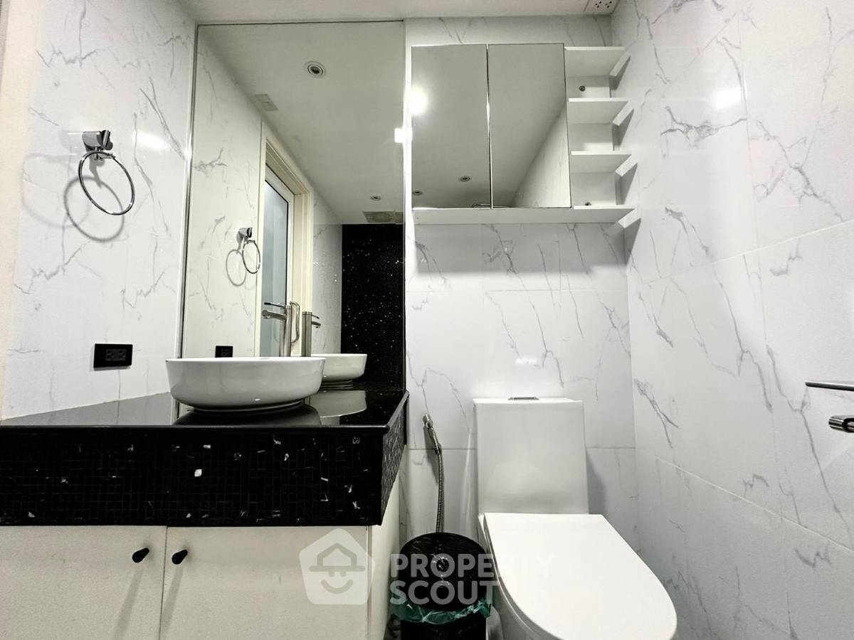 รูป คอนโด 2 ห้องนอน ขายที่ Regent Pratumnak Condominium พระตำหนัก (ID 3281063) - รูปที่ 4/28