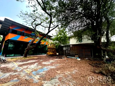 Houses for sale Watthana : For Sale Land and House in Phra Khanong, Watthana, Bangkok BTS Phra Khanong