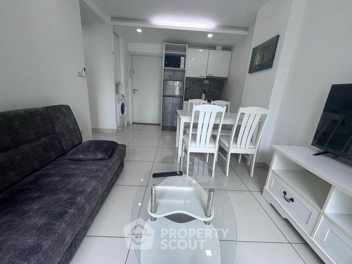 picture 1-BR Condo At Siam Oriental Plaza, Phratamnak (ID 3281376) - 5/9