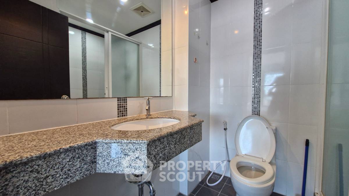 picture 1-BR Condo at Siam Oriental Elegance 2 close to Phratamnak (ID 3281374) - 9/16