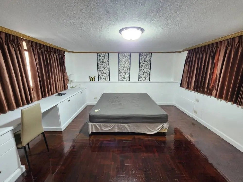รูป LTHC16129 - Pet-Friendly Townhouse for Rent Ekkamai 12 | 250 sq.m. | 5 Beds 4 Baths | Rooftop & Big Balcony | 50K - รูปที่ 9/10