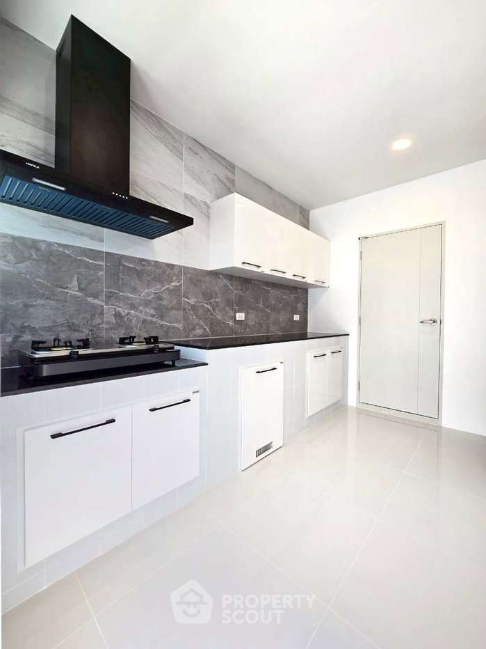 รูป บ้าน 4 ห้องนอน ขนาด 303 ตร.ม. ที่ Centro Bangna บางแก้ว (ID 3287654) - รูปที่ 6/20