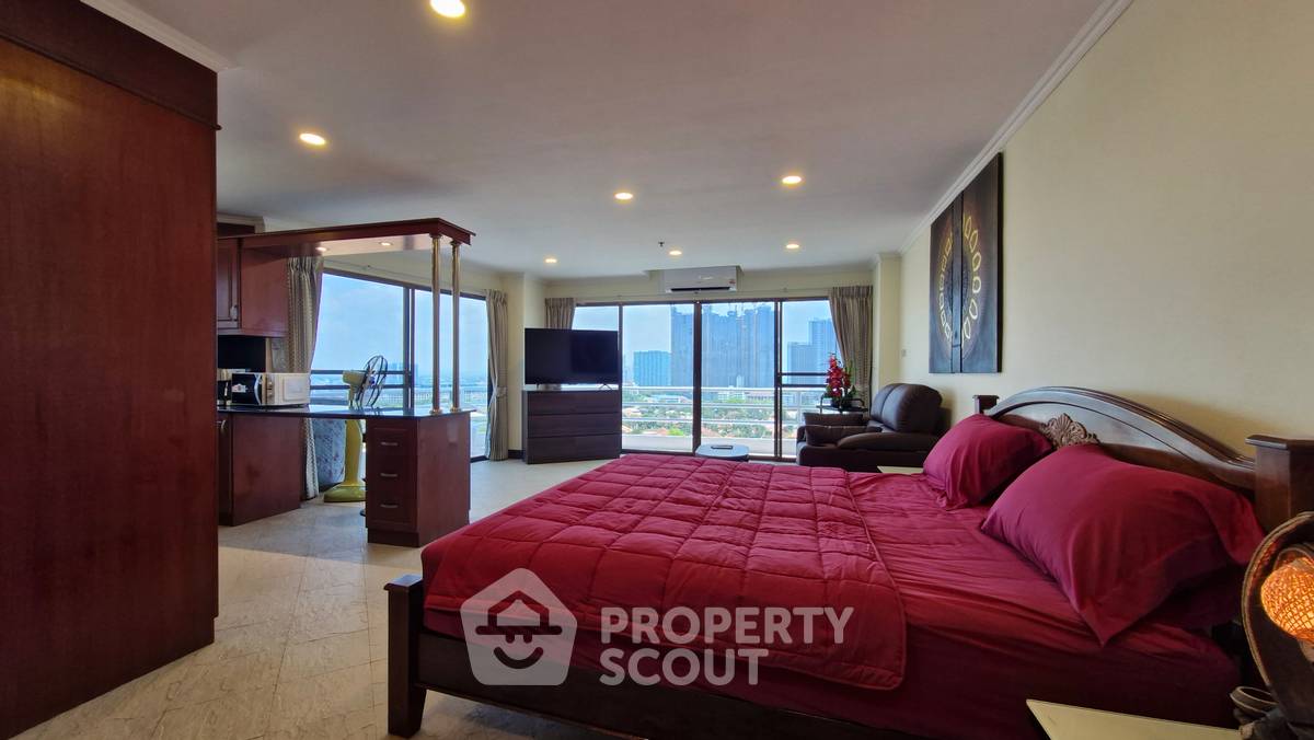picture 60 Sqm 1-BR Condo At View Talay 3 In Phratamnak (ID 3281328) - 3/18