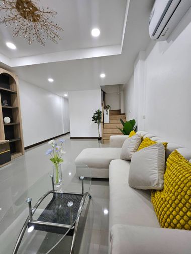 5-bed townhouse for rent, 30 sq wah, Huai Khwang