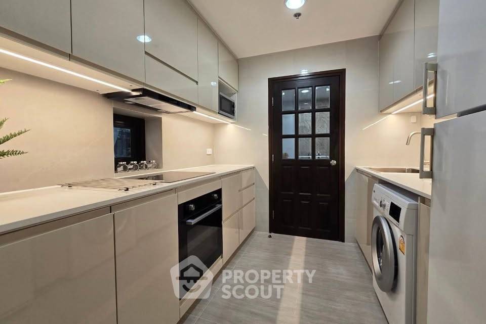 picture 2-BR Condo at Baan Piya Sathorn near MRT Si Lom (ID 3287987) - 4/15