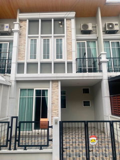 รูปภาพ 🏡เช่า / ขายทาวน์เฮ้าส์ 2 ชั้น หมู่บ้านโกลเด้น ทาวน์ รามอินทรา-วงแหวน 3 ห้องนอน 2 ห้องน้ำ บ้านพร้อมอยู่ ทำเลดี