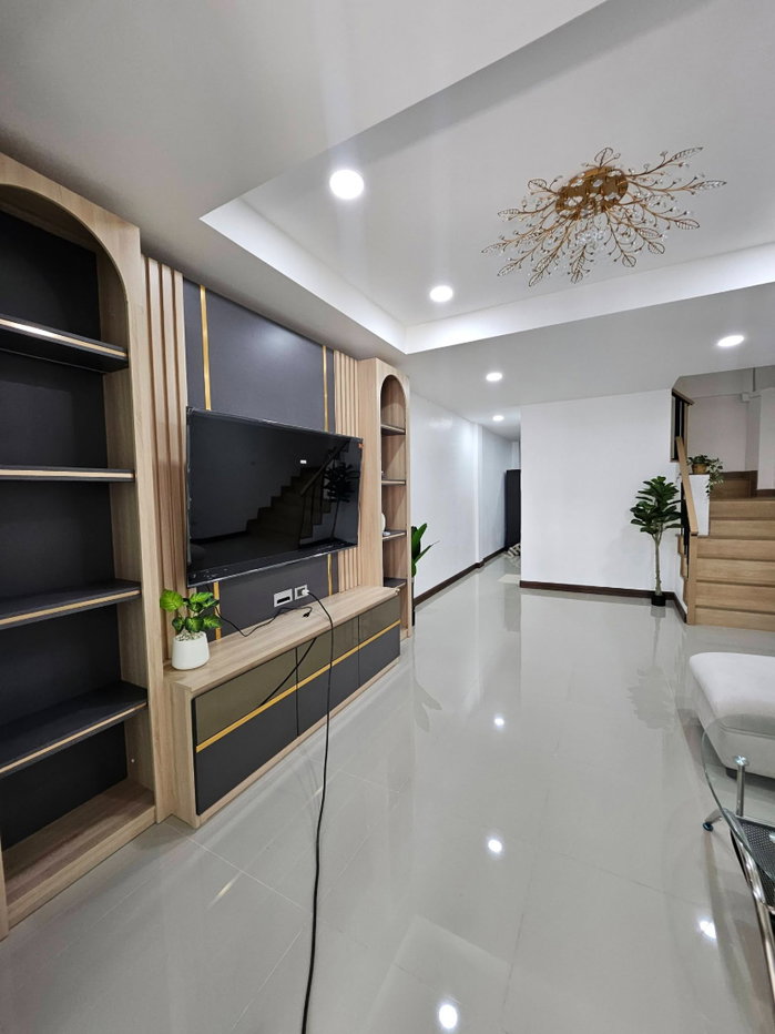 รูป ให้เช่า ทาวน์โฮม 3 ชั้น ปรับปรุงใหม่ อยู่ รัชดา-ห้วยขวาง - รูปที่ 7/19