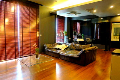 Condos for rent : 📣Nice room!📣 For Rent Condo QUATTRO BY SANSIRI Building B, Floor 20,1 bed room, Room size 80 sqm