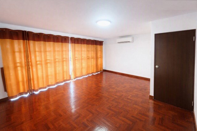 picture 50% Price Drop: 3-story townhome (5 bedrooms, 5 bathrooms) - 6/8