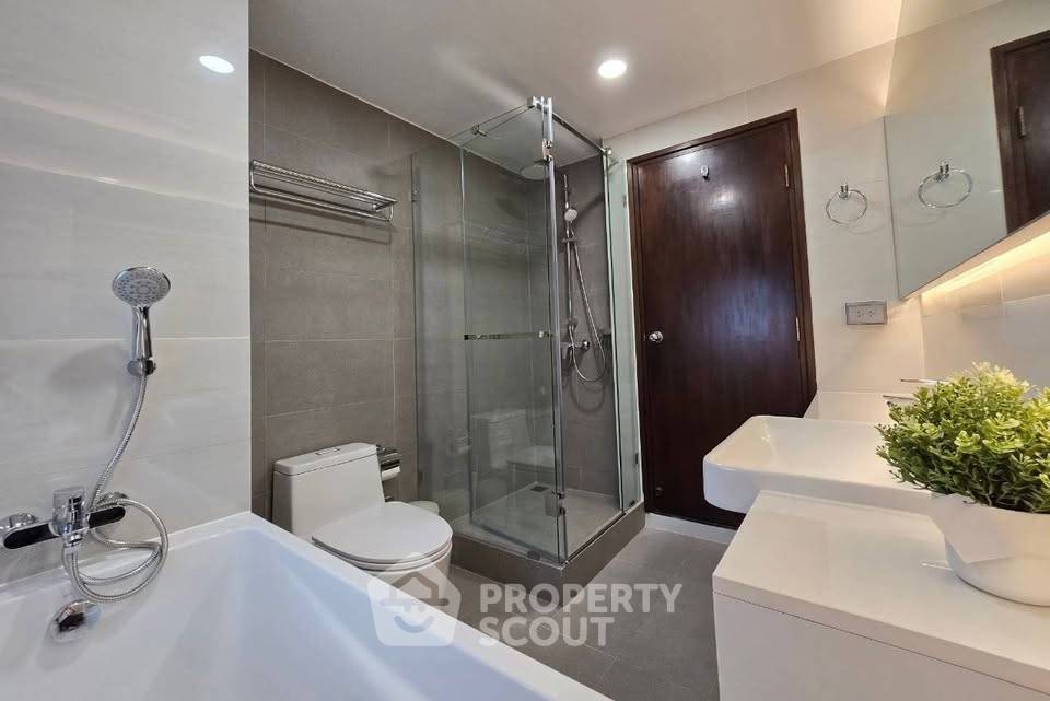 picture 2-BR Condo at Baan Piya Sathorn near MRT Si Lom (ID 3287987) - 10/15