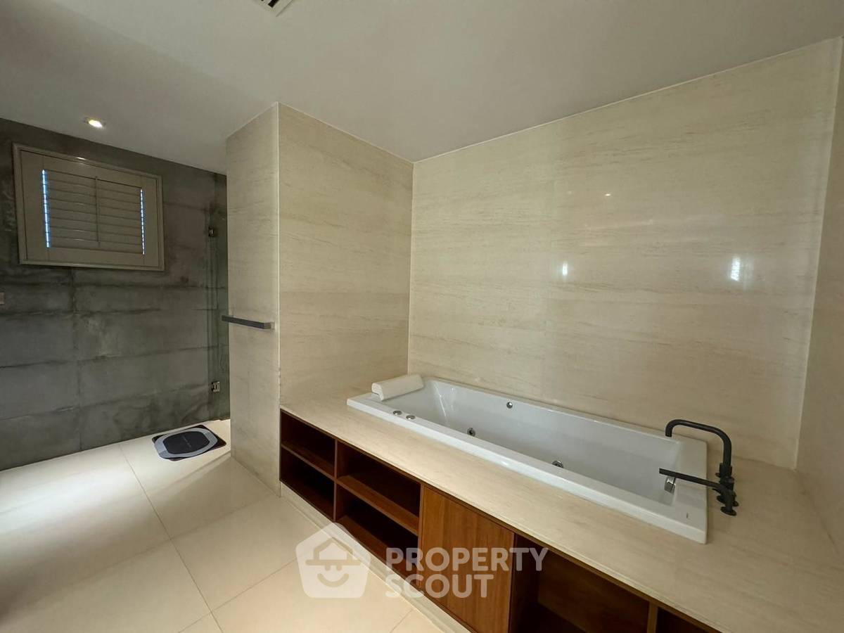รูป ใกล้ BTS เพลินจิต 90 ม. | คอนโด 3 ห้องนอน 266 ตร.ม. The Crest Ruamrudee (ID 3282778) - รูปที่ 13/17