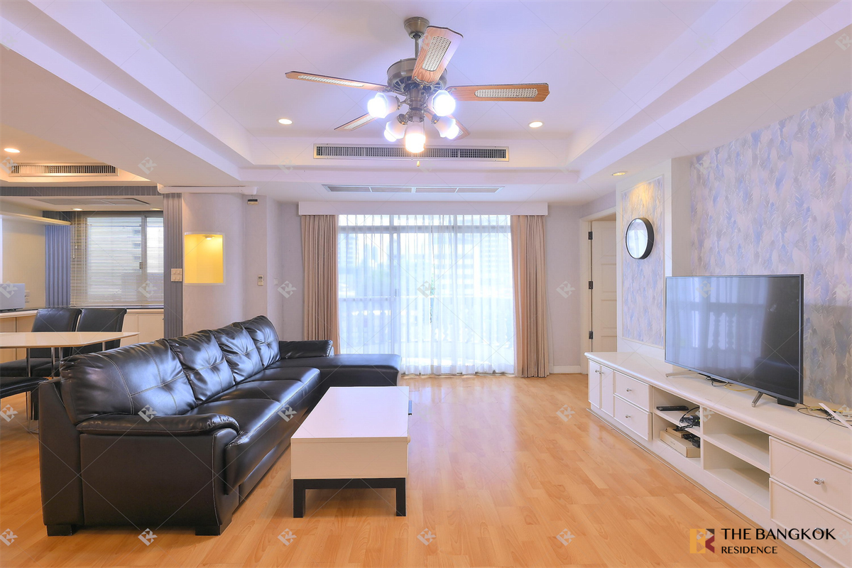 picture Royal Castle Sukhumvit near BTS Phrom Phong Easy Travel, Fully Utilized Space - 6/10