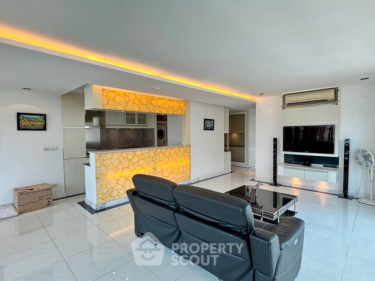 รูป ขายคอนโด 2 ห้องนอน 117 ตร.ม. The Urban พัทยา (ID 3281138) - รูปที่ 26/29